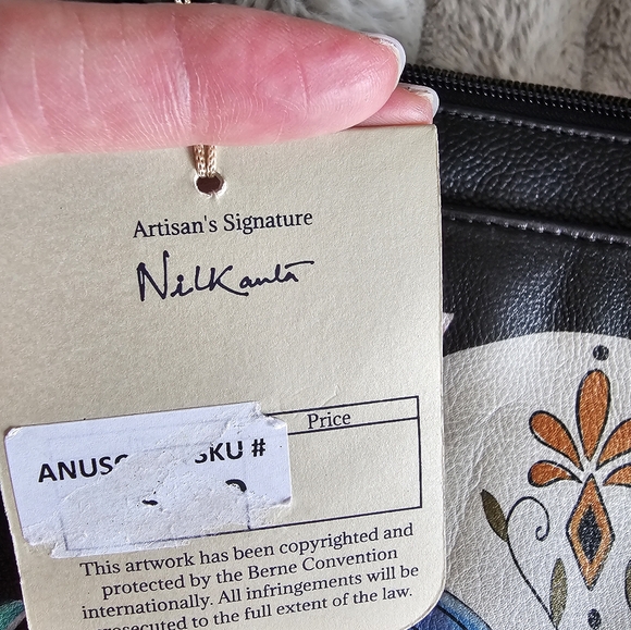 Anuschka Hand-Painted Leather Covertible Crossbody/Backpack - Picture 8 of 10